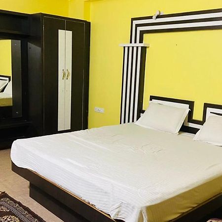 Hotel M J Residency Puri Esterno foto