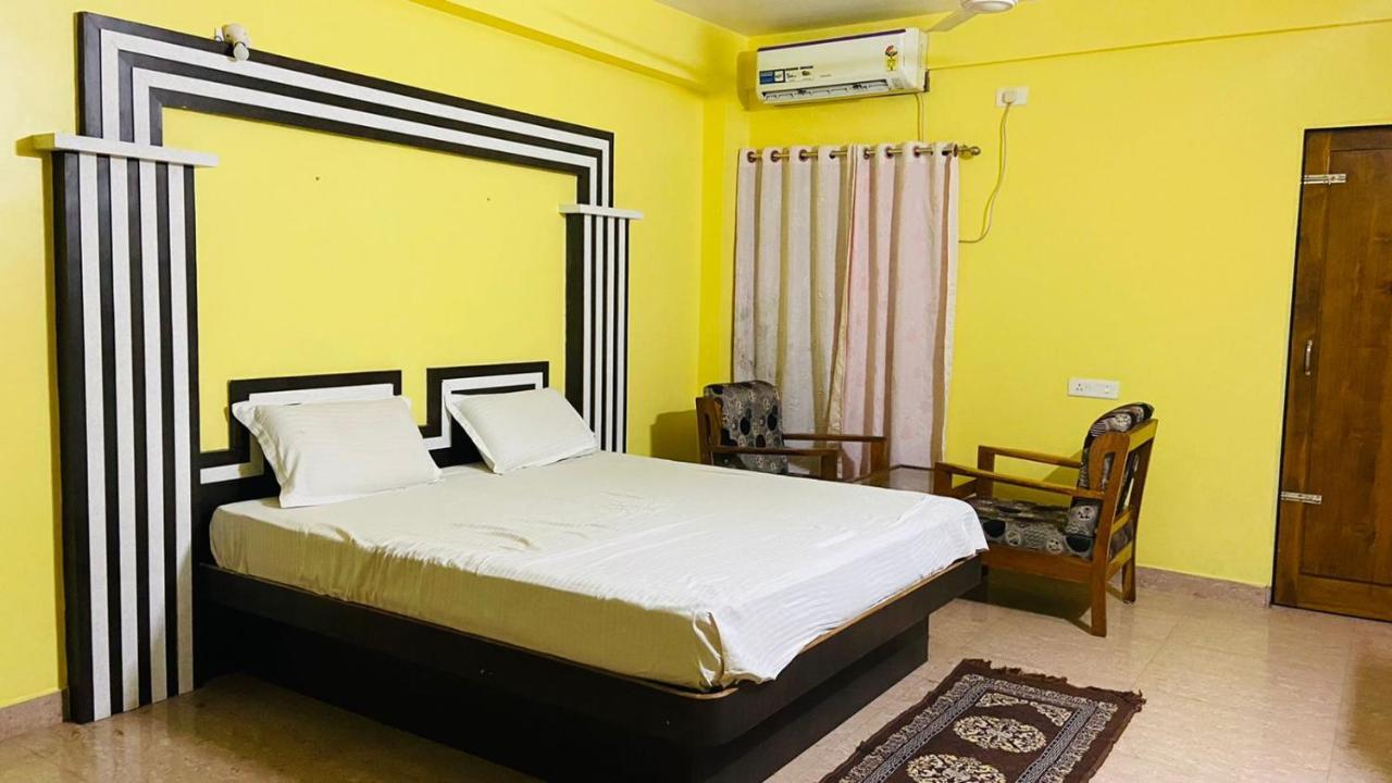 Hotel M J Residency Puri Esterno foto