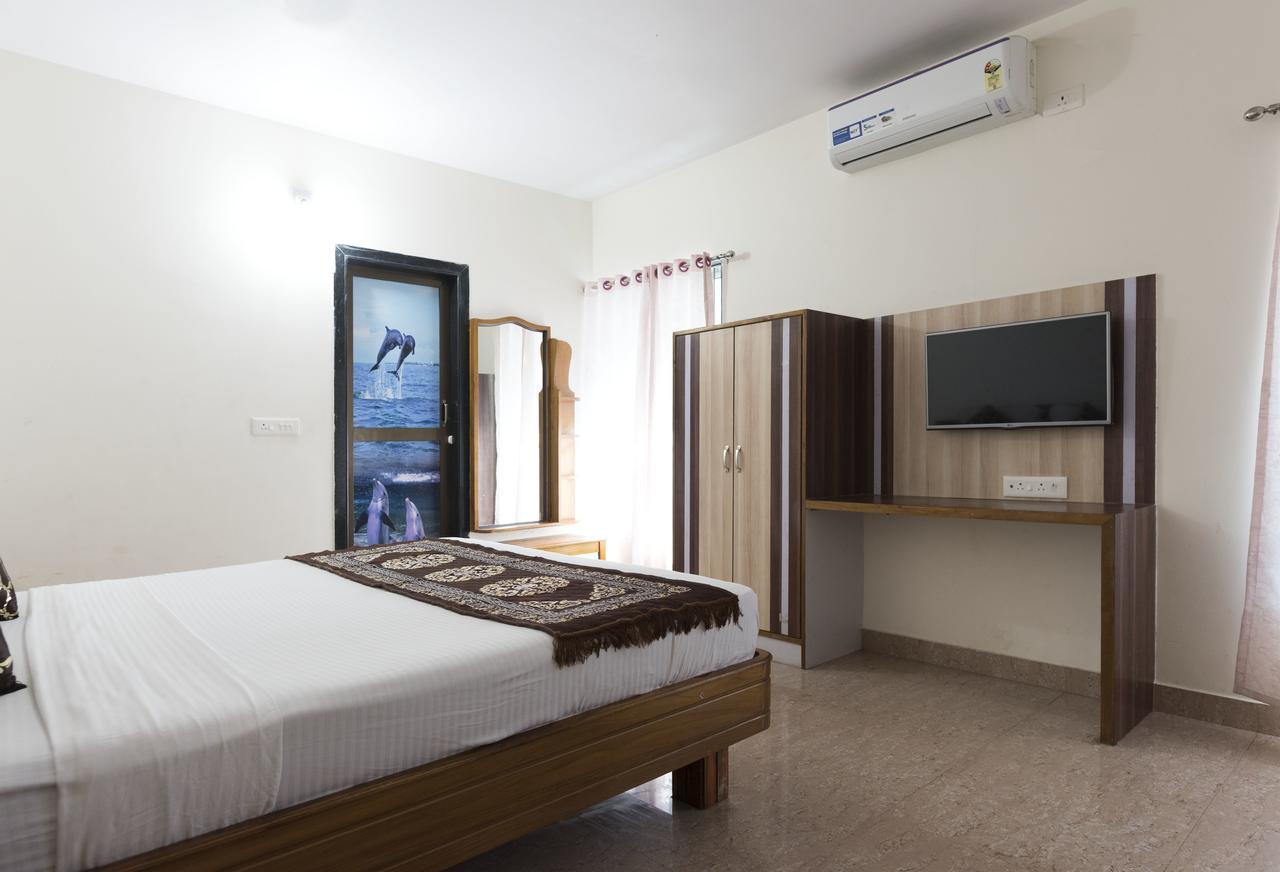 Hotel M J Residency Puri Esterno foto