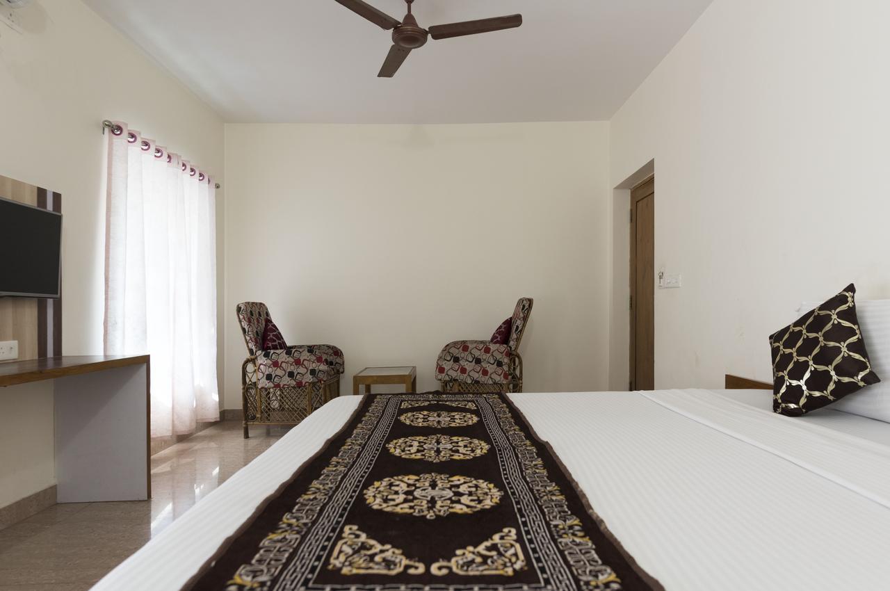 Hotel M J Residency Puri Esterno foto