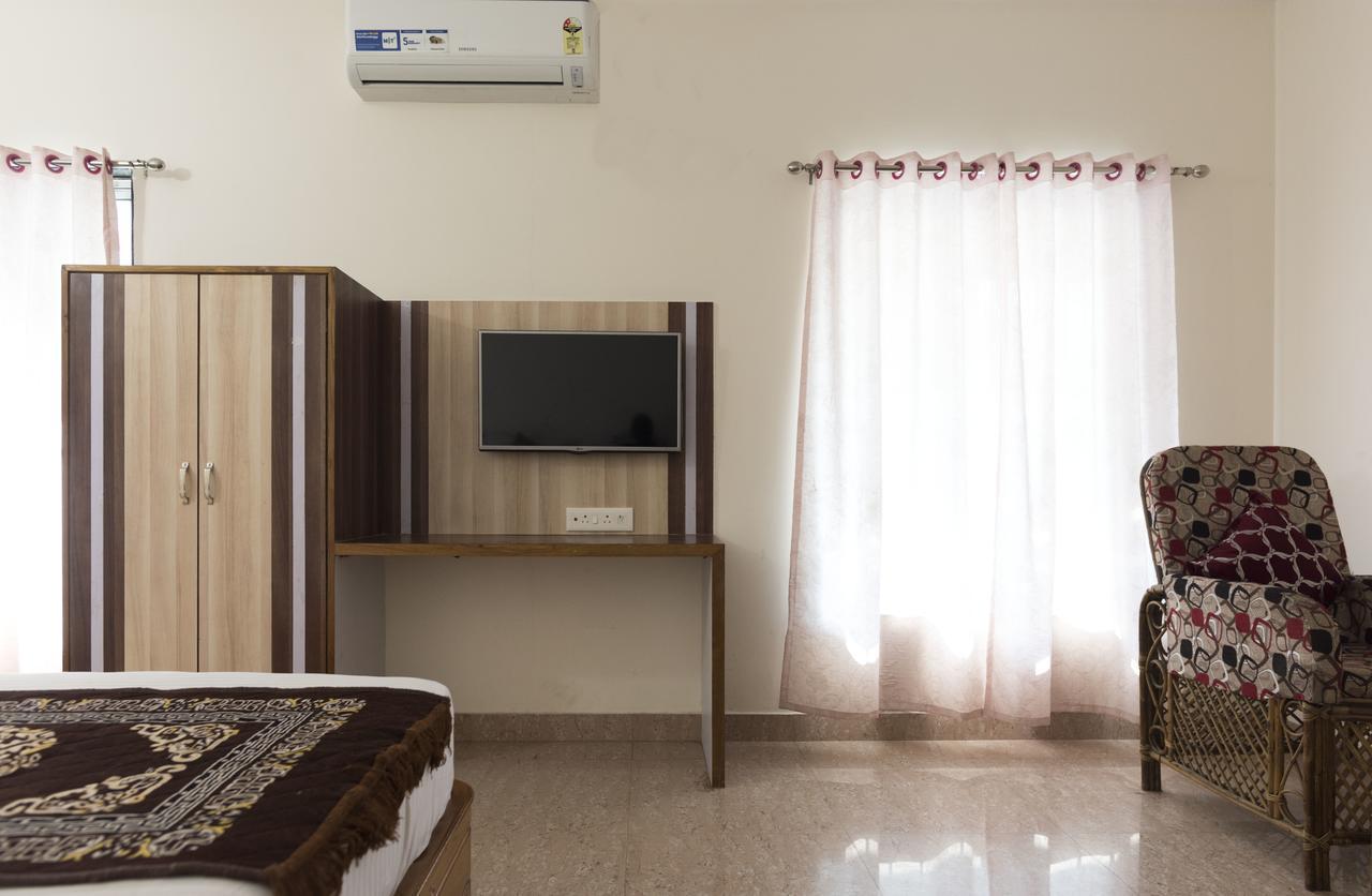 Hotel M J Residency Puri Esterno foto