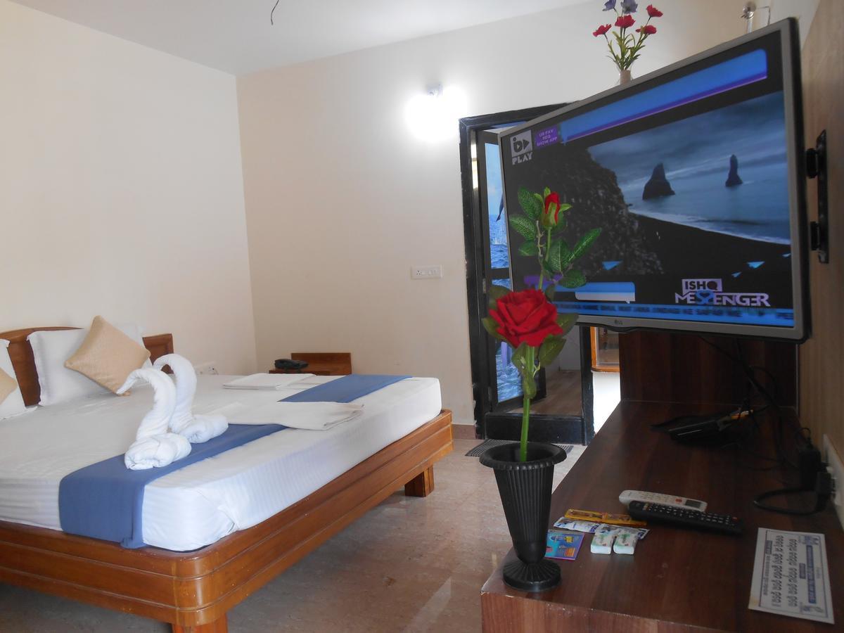 Hotel M J Residency Puri Esterno foto