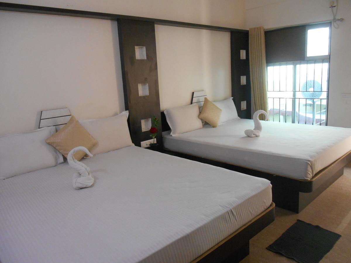 Hotel M J Residency Puri Esterno foto