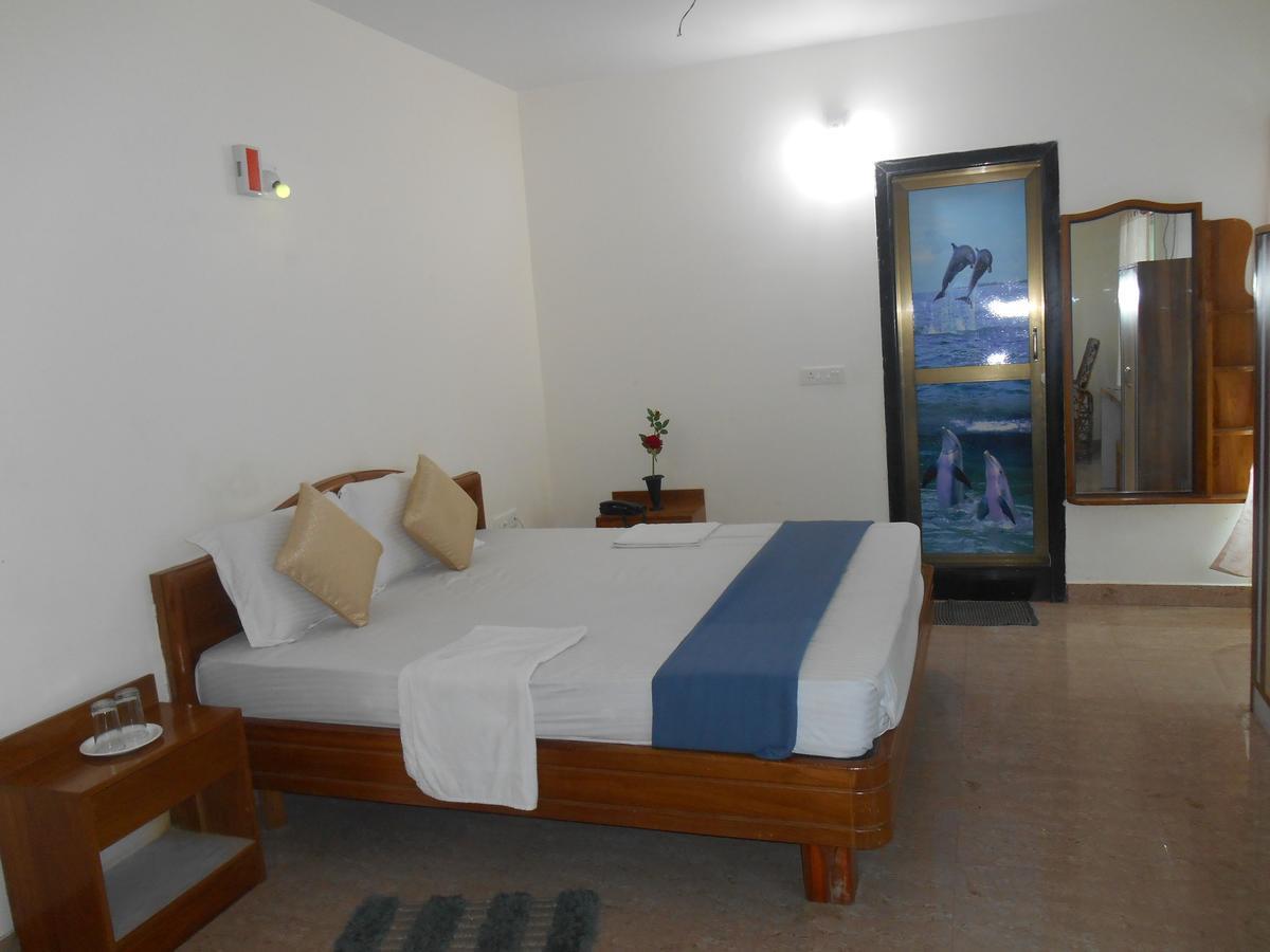 Hotel M J Residency Puri Esterno foto
