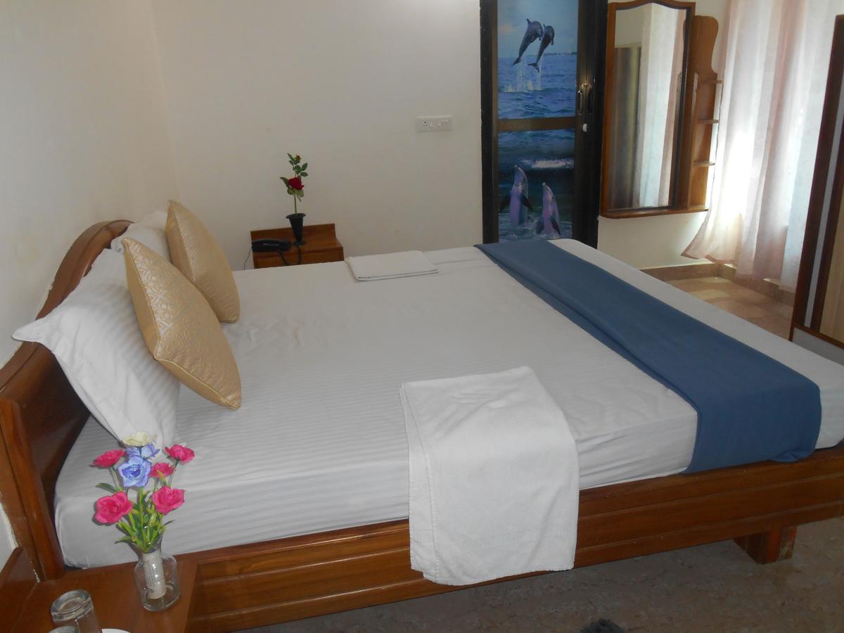 Hotel M J Residency Puri Esterno foto