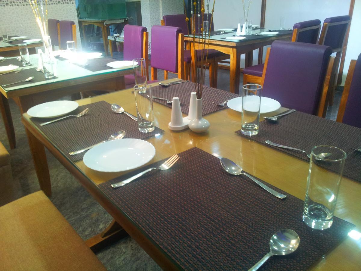 Hotel M J Residency Puri Esterno foto