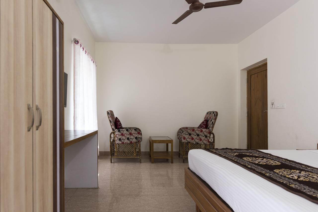 Hotel M J Residency Puri Esterno foto