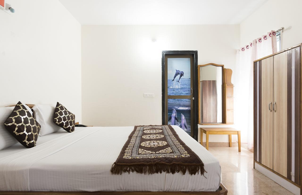 Hotel M J Residency Puri Esterno foto